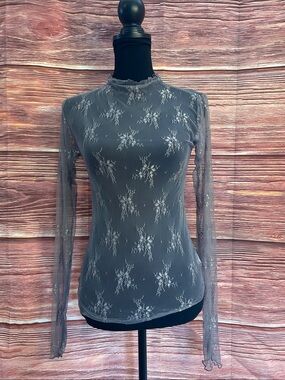 Bluivy Gray Sheer Lace Long-Sleeve Tee
